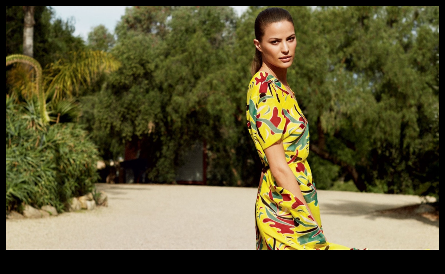 Island Allure: Καλοκαιρινά ρούχα με τροπική έμπνευση για λαμπερές βραδιές