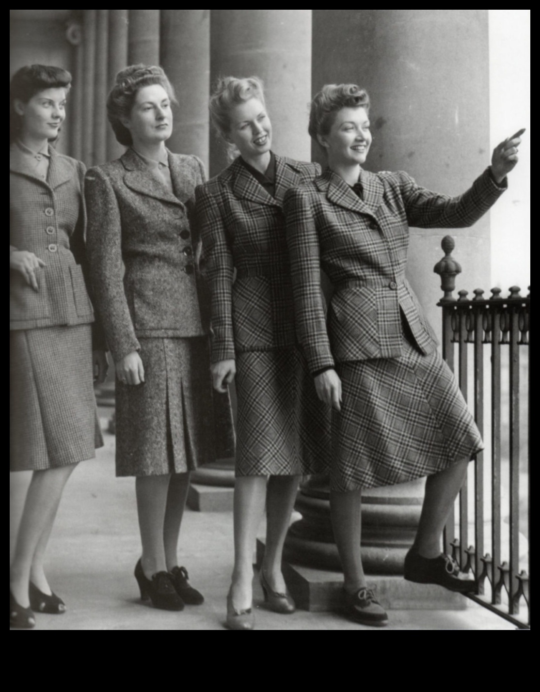 Couture Chronicles: Vintage ρούχα που ορίζουν τις κομψές εποχές