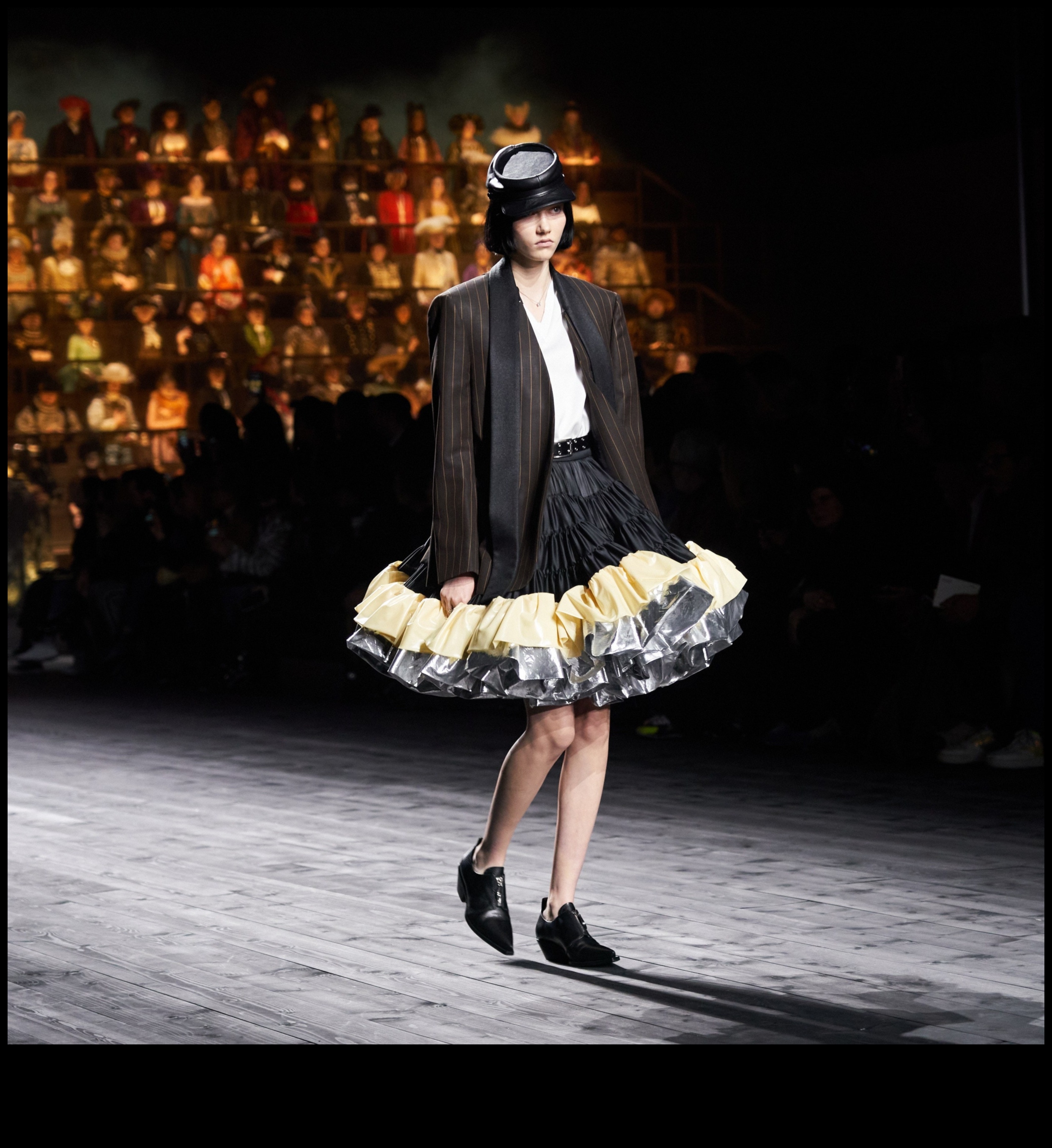 Ψηφιακή Θεότητα: Πλοήγηση στον Κυβερνοχώρο της Μόδας