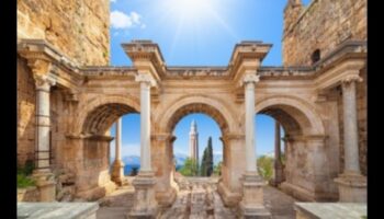 Προγονικές Καμάρες: Πύλη προς τους Ιστορικούς Θησαυρούς του Κόσμου